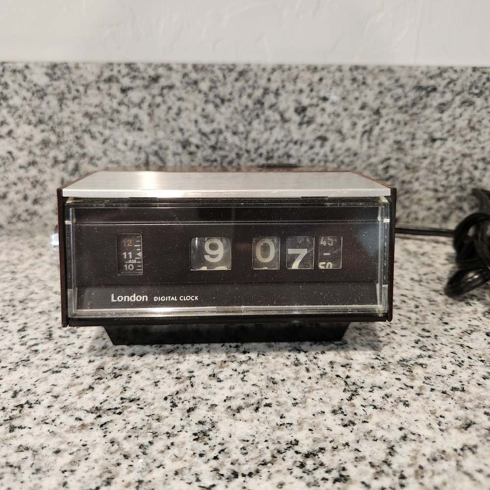 Vintage London Time Ltd Model 020 Flip Clock Woodgrain Silver 1970s Japan Tested